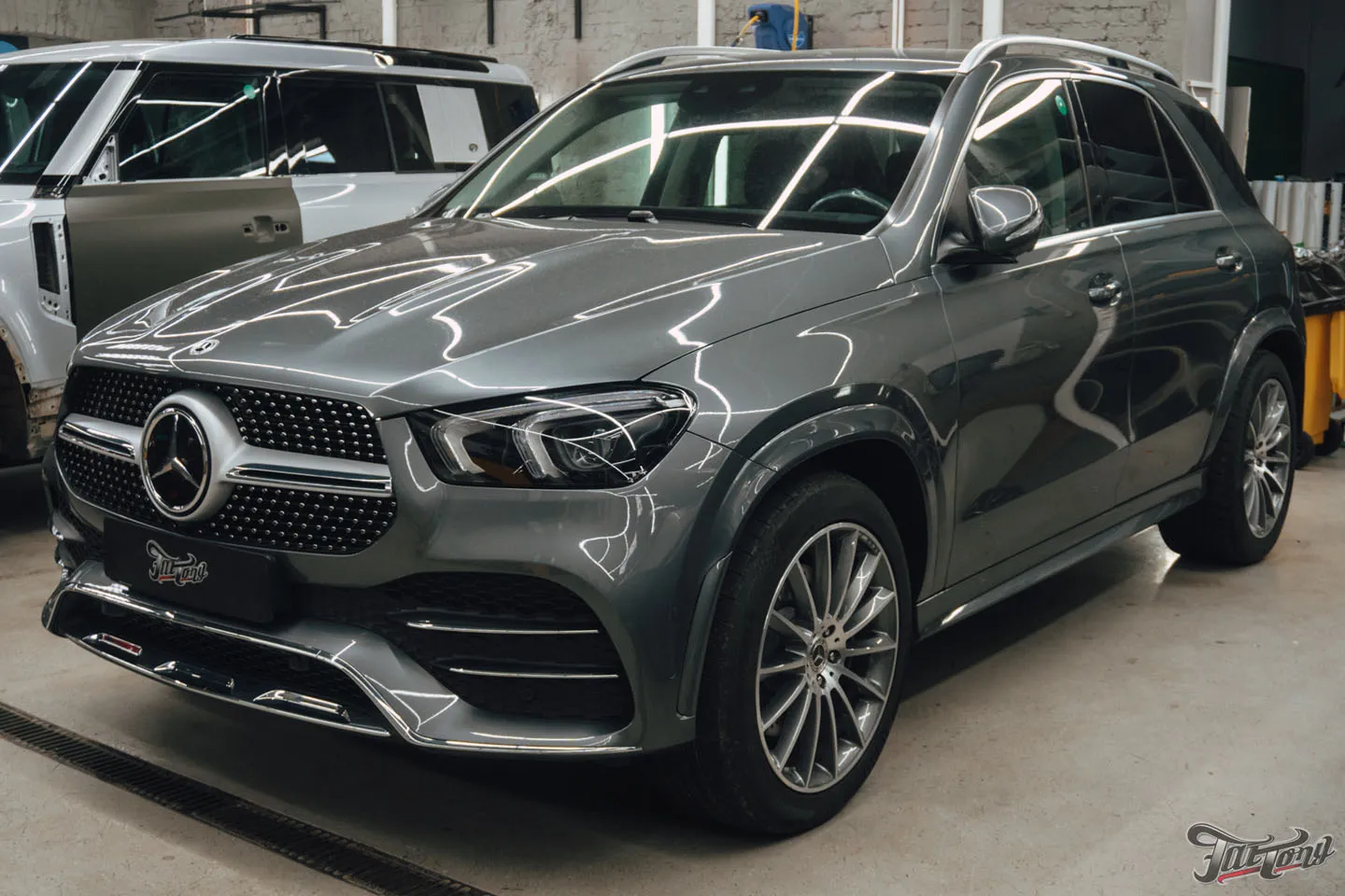 Оклеили глянцевый Mercedes GLE матовым полиуретаном